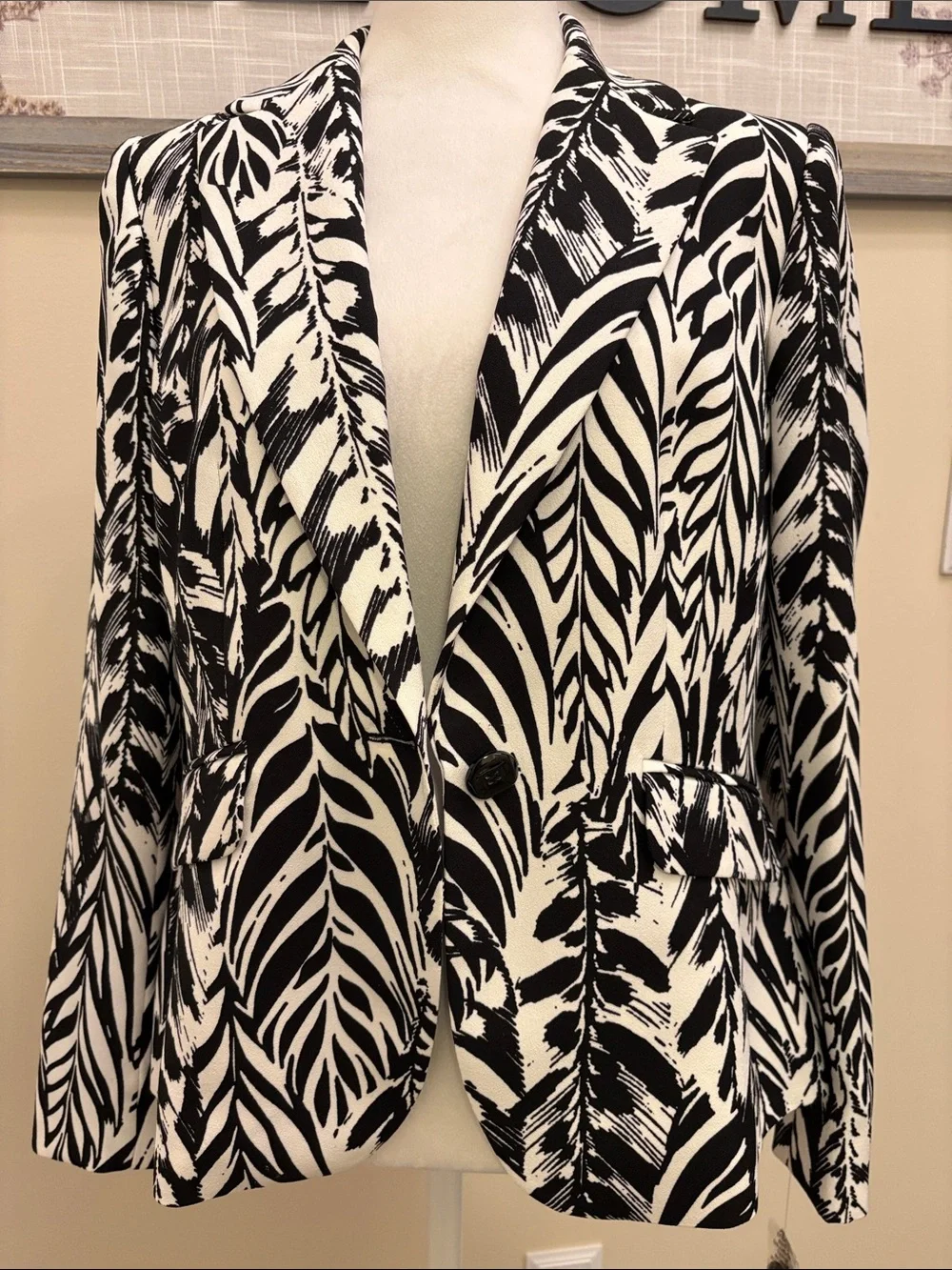 Roz & Ali Leaf-Print Blazer size 6 NWT